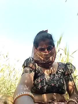 Ponam sexy online show from 02-25-26, 10:47