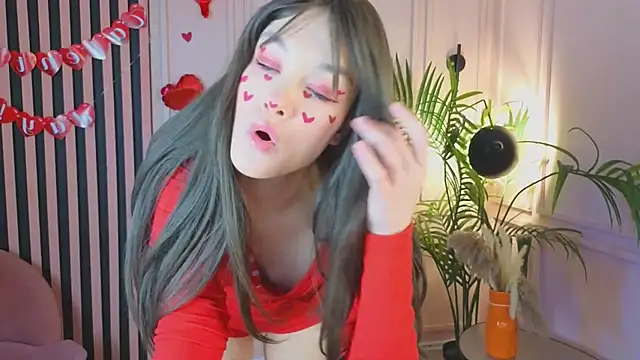 Snapshot of SeaCyra chatting on 02-14-26, 06:43 SeaCyra online show from 02-14-26, 06:43