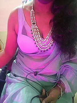 Snapshot of Preeti345 chatting on 06-12-26, 01:32 Preeti345 online show from 06-12-26, 01:32