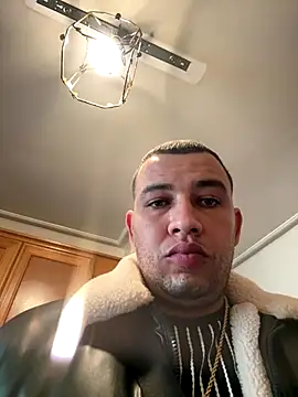 Snapshot of doble_19 chatting on 12-04-25, 01:53 doble 19 online show from 12-04-25, 01:53