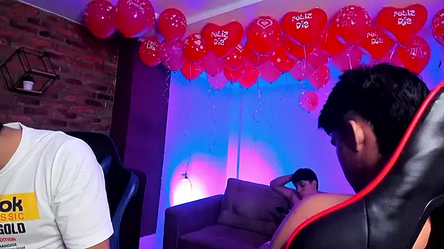 HotThreesoome online show from 02-16-26, 12:34