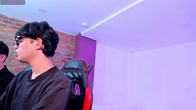 HotThreesoome online show from 03-27-26, 12:16