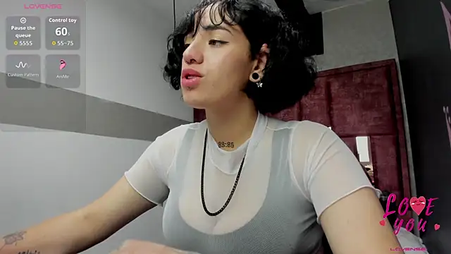 Snapshot of Kiara_Fox__ chatting on 04-19-26, 08:46 Kiara Fox online show from 04-19-26, 08:46