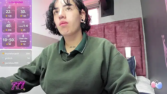 Snapshot of Kiara_Fox__ chatting on 04-20-26, 08:10 Kiara Fox online show from 04-20-26, 08:10