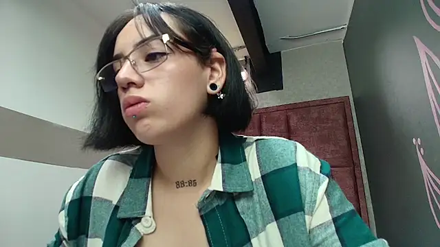 Snapshot of Kiara_Fox__ chatting on 04-28-26, 09:20 Kiara Fox online show from 04-28-26, 09:20