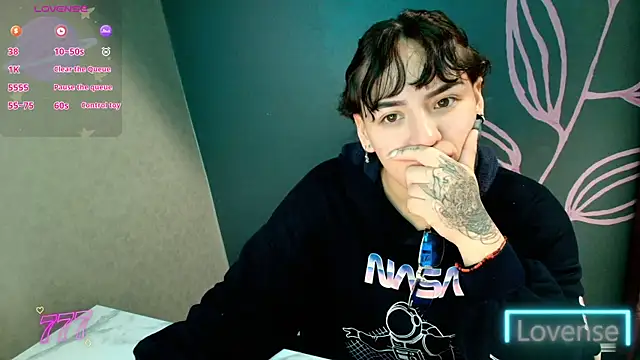 Snapshot of Kiara_Fox__ chatting on 05-20-26, 12:11 Kiara Fox online show from 05-20-26, 12:11