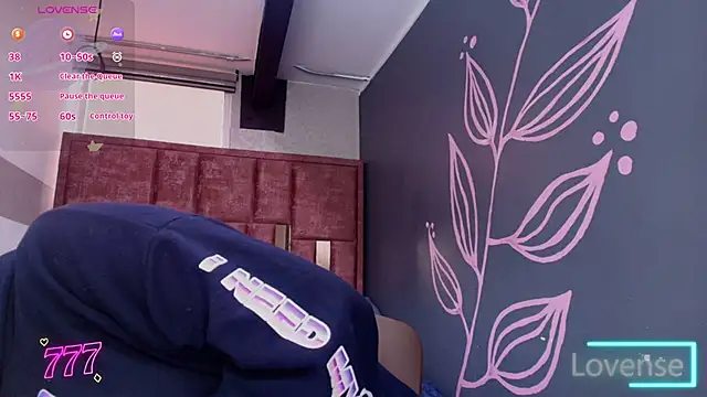 Snapshot of Kiara_Fox__ chatting on 06-01-26, 08:10 Kiara Fox online show from 06-01-26, 08:10