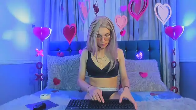 Snapshot of Lis_Pearson chatting on 02-04-26, 03:45 Lis Pearson online show from 02-04-26, 03:45