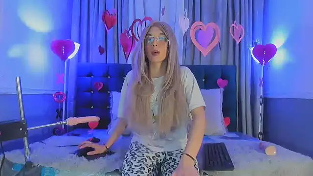 Snapshot of Lis_Pearson chatting on 02-06-26, 02:49 Lis Pearson online show from 02-06-26, 02:49