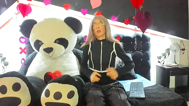 Snapshot of Lis_Pearson chatting on 02-19-26, 01:34 Lis Pearson online show from 02-19-26, 01:34