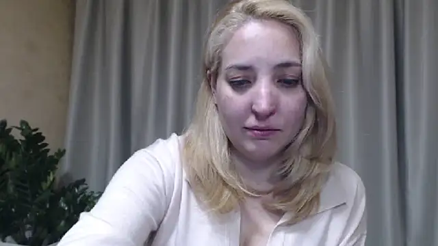 Snapshot of sweetpussy chatting on 05-15-26, 06:48 sweetpussy online show from 05-15-26, 06:48
