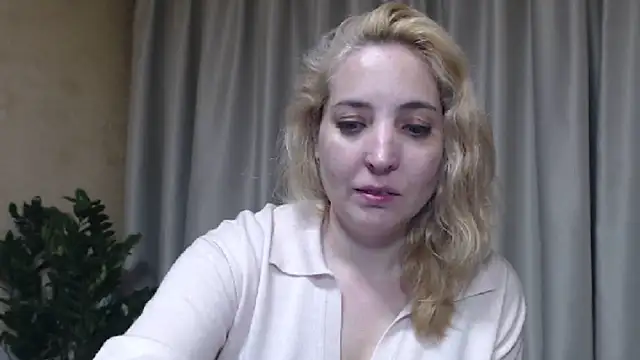 Snapshot of sweetpussy chatting on 05-23-26, 04:44 sweetpussy online show from 05-23-26, 04:44