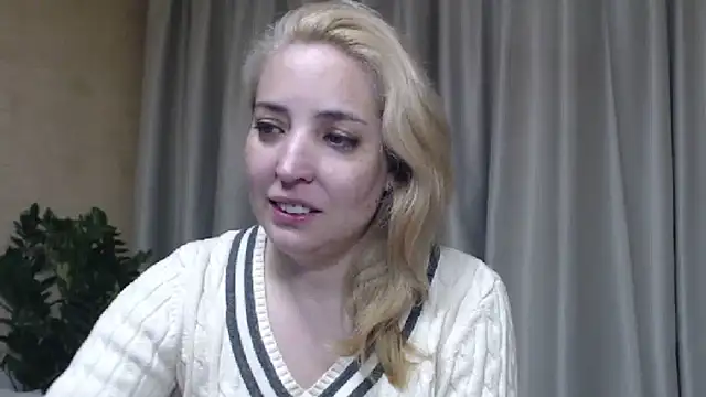 Snapshot of sweetpussy chatting on 05-30-26, 04:15 sweetpussy online show from 05-30-26, 04:15