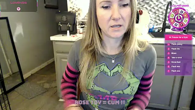 Snapshot of alluringpixie chatting on 01-16-26, 08:24 alluringpixie online show from 01-16-26, 08:24