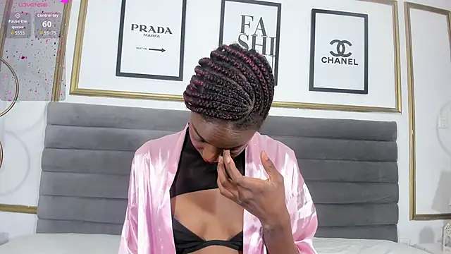 Snapshot of Ririblonde1 chatting on 12-21-25, 12:34 Ririblonde1 online show from 12-21-25, 12:34