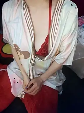 Snapshot of Alone_nothing chatting on 12-17-25, 10:49 Alone nothing online show from 12-17-25, 10:49