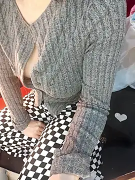 Snapshot of Alone_nothing chatting on 01-09-26, 04:10 Alone nothing online show from 01-09-26, 04:10