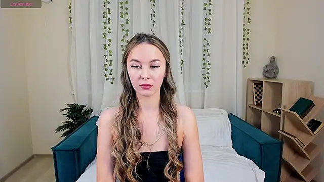 LunaCurly  online show from 12-17-25, 11:49