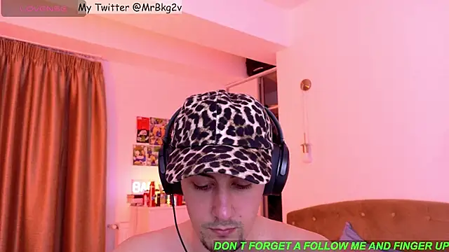 Snapshot of Brellisimo chatting on 05-30-26, 07:33 Brellisimo online show from 05-30-26, 07:33