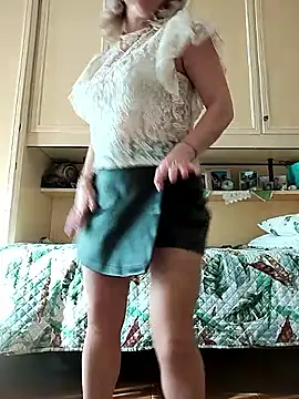 Snapshot of AhlyssaLove1155 chatting on 12-21-25, 01:18 AhlyssaLove1155 online show from 12-21-25, 01:18