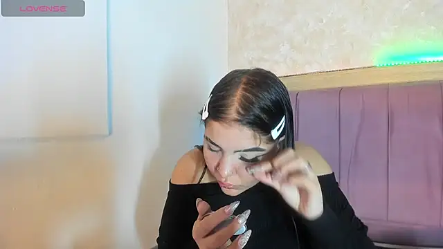 alunnaclarkcm online show from 12-15-25, 09:41