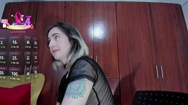 Snapshot of carly_grasso chatting on 10-27-25, 09:30 carly grasso online show from 10-27-25, 09:30