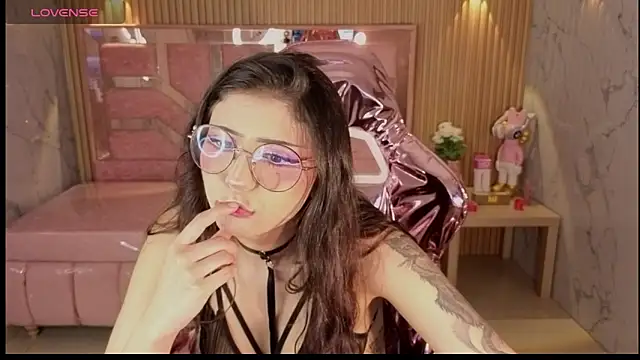 miss devil s online show from 04-11-26, 03:22