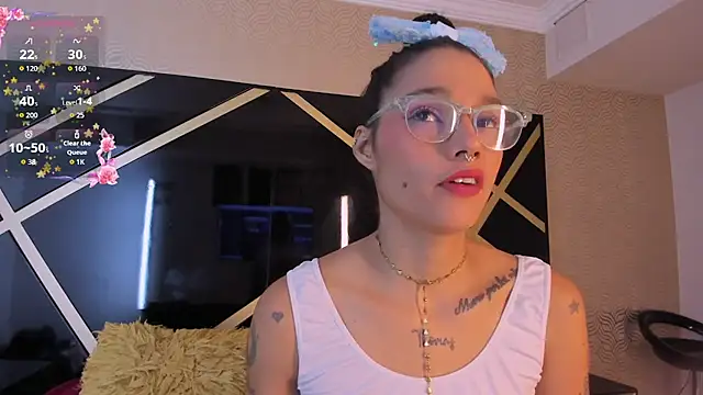 loraineblake online show from 12-15-25, 01:15