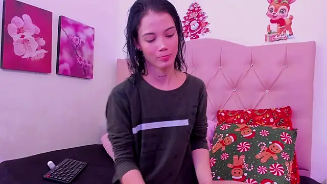 mia collin  online show from 12-22-25, 02:36