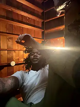 Snapshot of JusGlo1700 chatting on 01-08-26, 09:39 JusGlo1700 online show from 01-08-26, 09:39