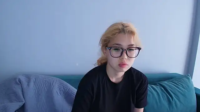 Snapshot of kimyjina chatting on 06-25-26, 03:17 kimyjina online show from 06-25-26, 03:17