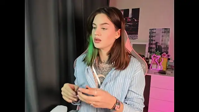 NikkieKitty online show from 12-16-25, 11:59