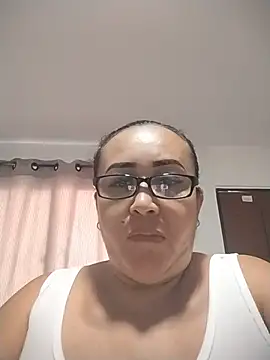 Snapshot of Nini_Love_ chatting on 06-04-26, 02:01 Nini Love online show from 06-04-26, 02:01