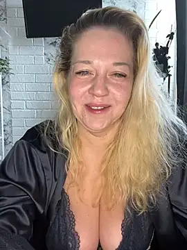 JenniferCarmen online show from 04-01-26, 03:51