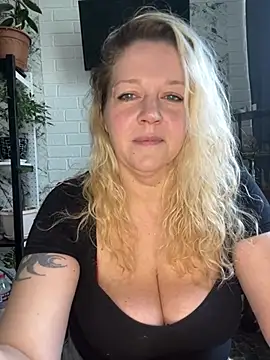 JenniferCarmen online show from 05-27-26, 06:21