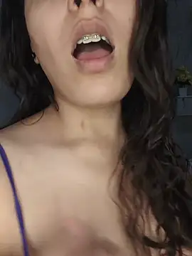 Snapshot of SubmissiveKaur chatting on 06-03-26, 02:36 SubmissiveKaur online show from 06-03-26, 02:36