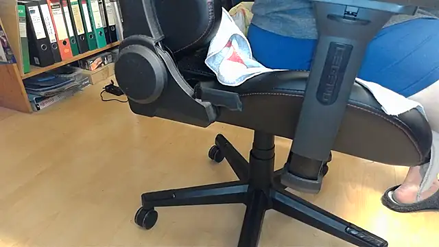 oldmann08 online show from 02-12-26, 06:52