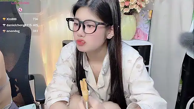 Yvonne-07 online show from 12-15-25, 01:54