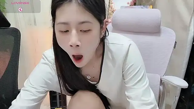 Yvonne-07 online show from 03-07-26, 04:37