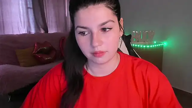 Snapshot of KisaModel chatting on 07-19-26, 01:31 KisaModel online show from 07-19-26, 01:31