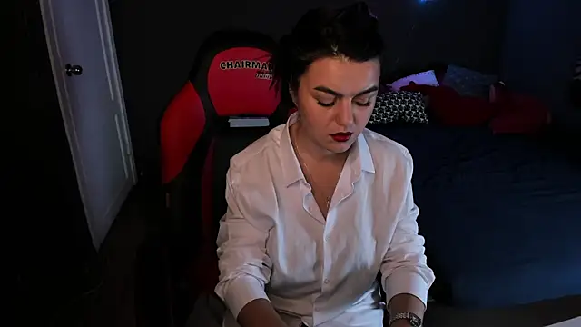 Sofia Fisher online show from 12-18-25, 07:47