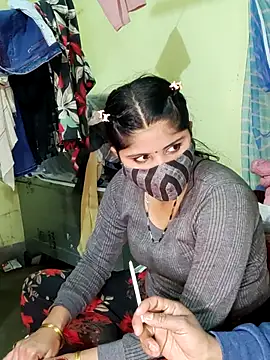 Snapshot of Cuple_masti72 chatting on 01-14-26, 04:56 Cuple masti72 online show from 01-14-26, 04:56