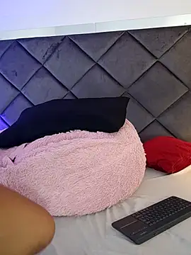 LunaaCurly online show from 12-19-25, 07:54