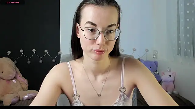 Snapshot of EmmaJacson chatting on 03-03-26, 07:09 EmmaJacson online show from 03-03-26, 07:09