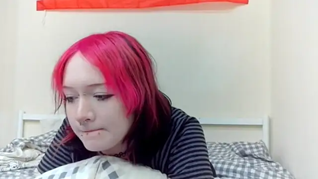 Shine Luna online show from 02-15-26, 04:25