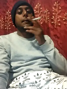 Snapshot of Mohandkim chatting on 06-27-26, 01:43 Mohandkim online show from 06-27-26, 01:43