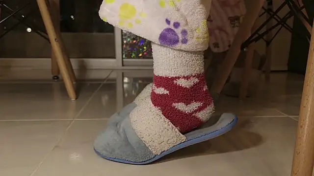 Snapshot of Feetbeth chatting on 07-05-26, 04:19 Feetbeth online show from 07-05-26, 04:19