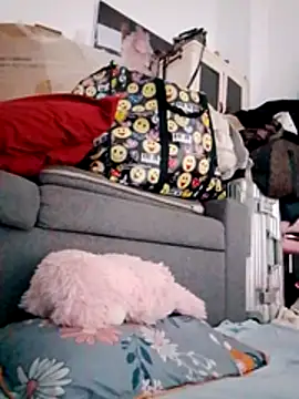 Snapshot of Cako-naka chatting on 12-17-25, 07:14 Cako-naka online show from 12-17-25, 07:14