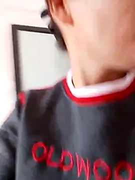 Snapshot of Cako-naka chatting on 12-18-25, 02:17 Cako-naka online show from 12-18-25, 02:17