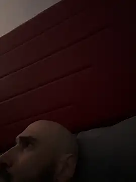 Snapshot of kingNQueen1211 chatting on 03-01-26, 10:06 kingNQueen1211 online show from 03-01-26, 10:06